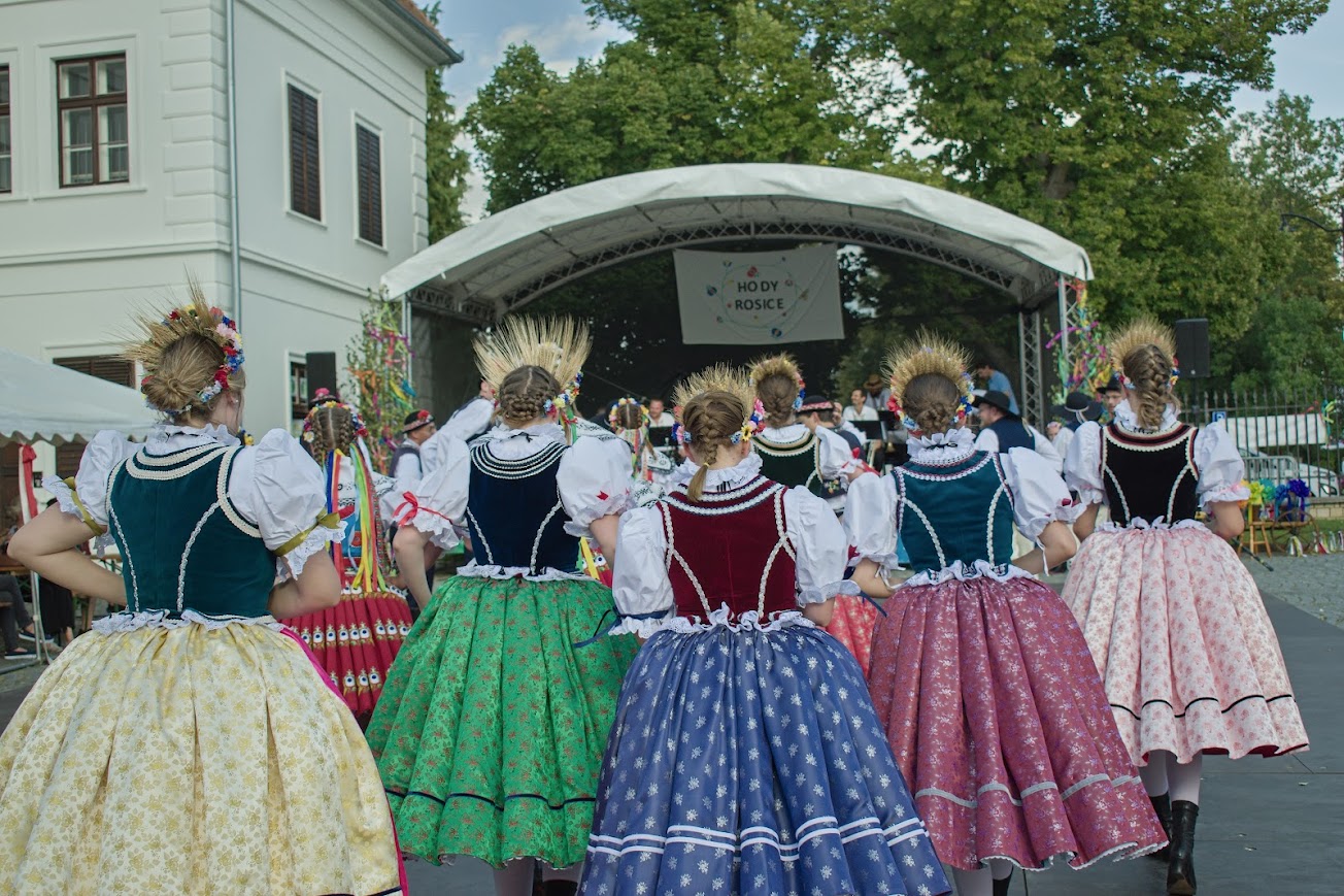 2) kroj z Rosic u Brna