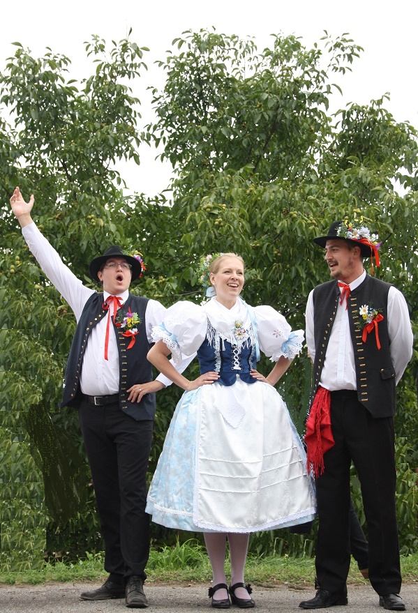 2) na hodech v září 2015