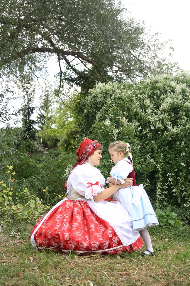 3) na hodech v září 2015